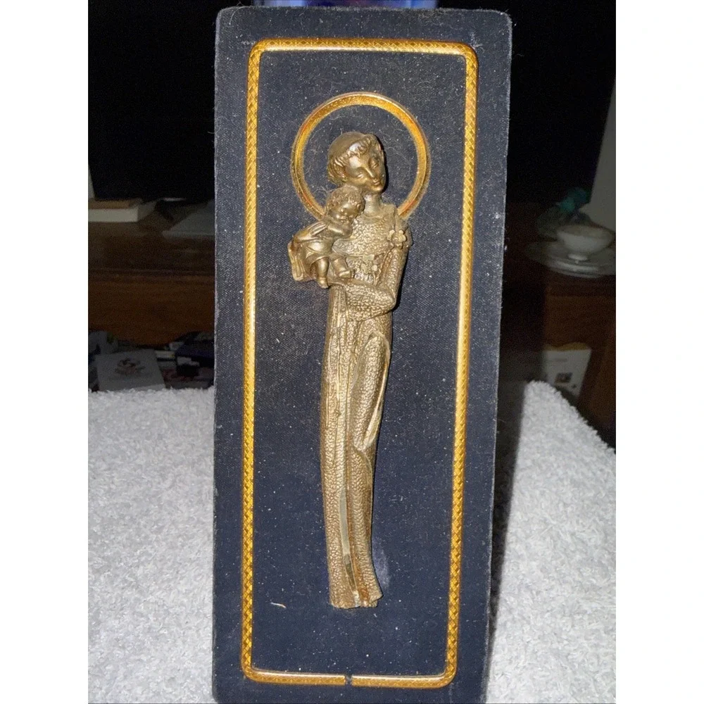Vintage Mother Mary Baby Jesus Brace On Velvet Wall Art Catholic Pre Owned